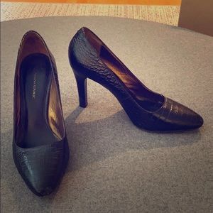 Banana Republic black embossed snake skin heel